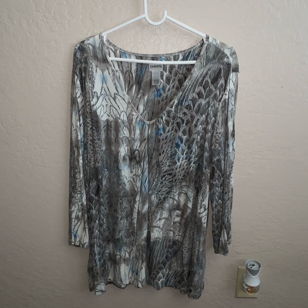Half sleeve multi colored top w/ feathered pattern